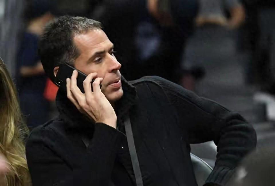 世界杯赛事直播软件下载中心-3000万起价！小里伤病竟成助攻，佩林卡吃瘪，浓眉交易隐痛难消